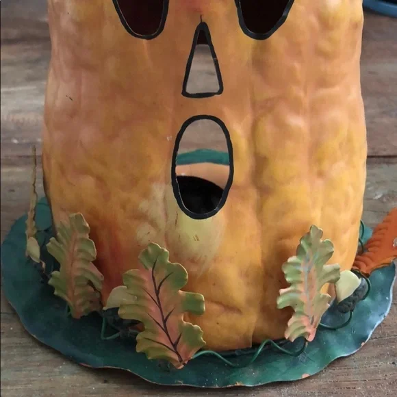 PUUMPKIN Tin Lantern 🎃🎃 - Picture 2 of 4
